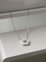 Colar Flor Madreperola